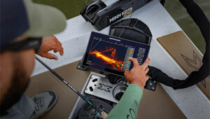 Humminbird MEGA Live 2. Ryskios spalvos